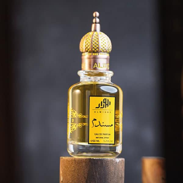 عطر مسندم بخلاصة أخشاب الصندل والياسمين لانتعاش يدوم طويلاً - 50 مل