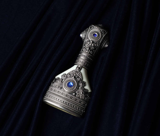تحفة الندرة العمانية عطر القصر الأول بالورد البلغاري والعود الطبيعي المعتق لإطلالة ملكية مهيبة 30مل