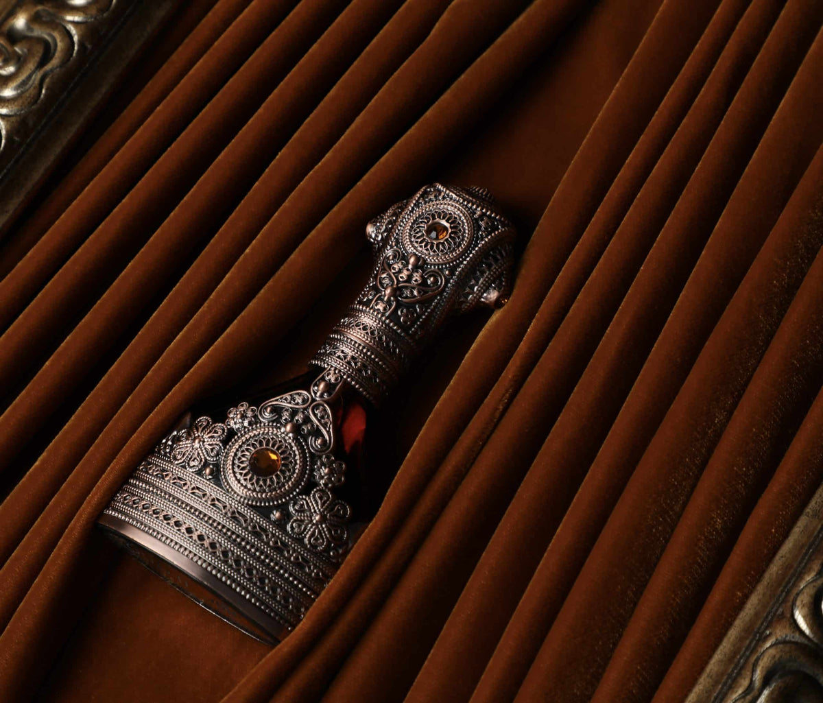 عطر OUD II السلطاني أيقونة العود الصافي والكرز الطبيعي – إكسير الفخامة العمانية لإطلالة ملكية خالدة – 30 مل